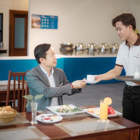 Sisombat Plaza Hotel Vang Vieng Esterno foto