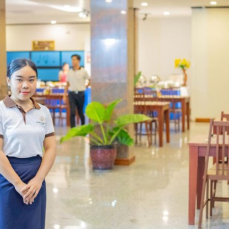 Sisombat Plaza Hotel Vang Vieng Esterno foto