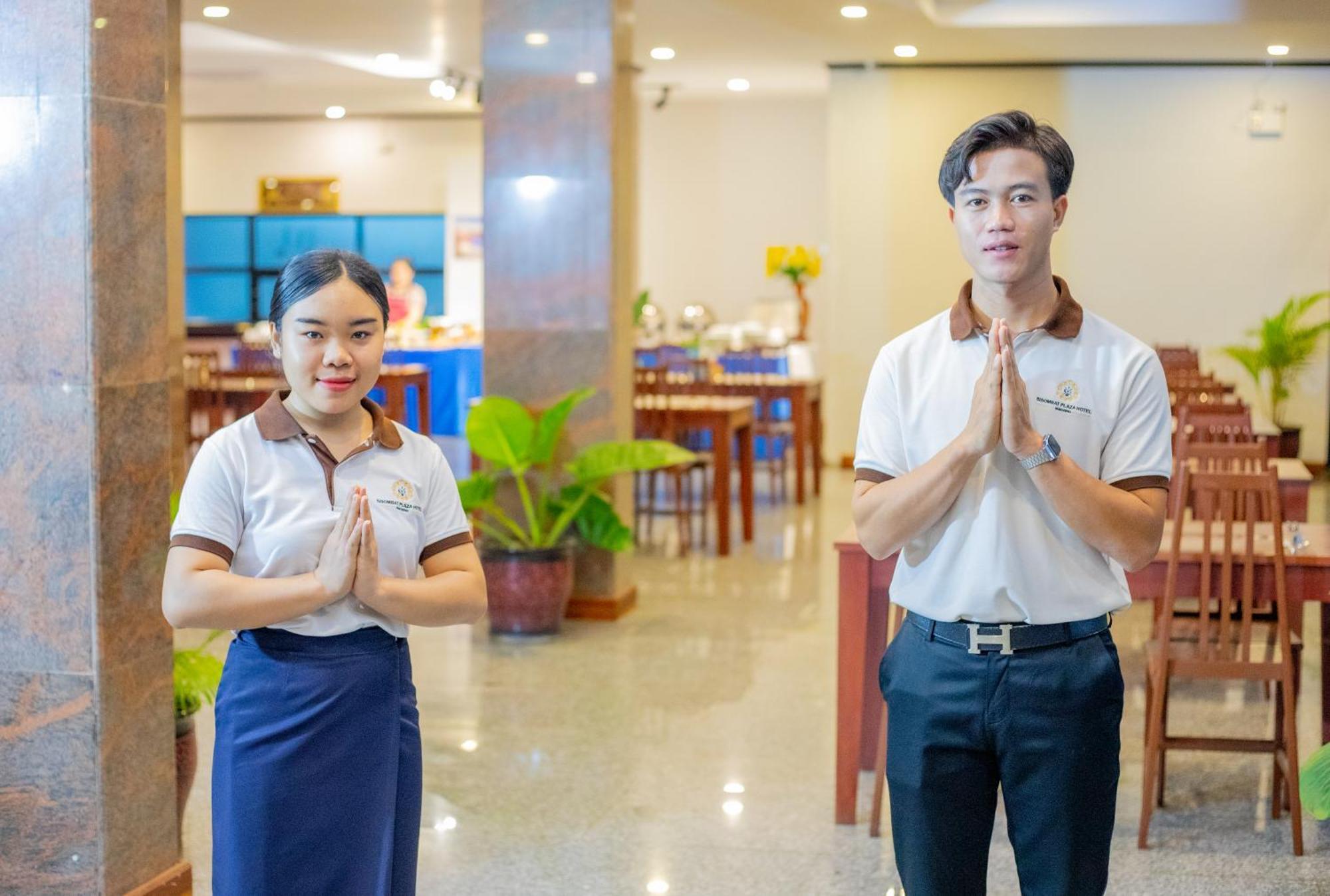 Sisombat Plaza Hotel Vang Vieng Esterno foto