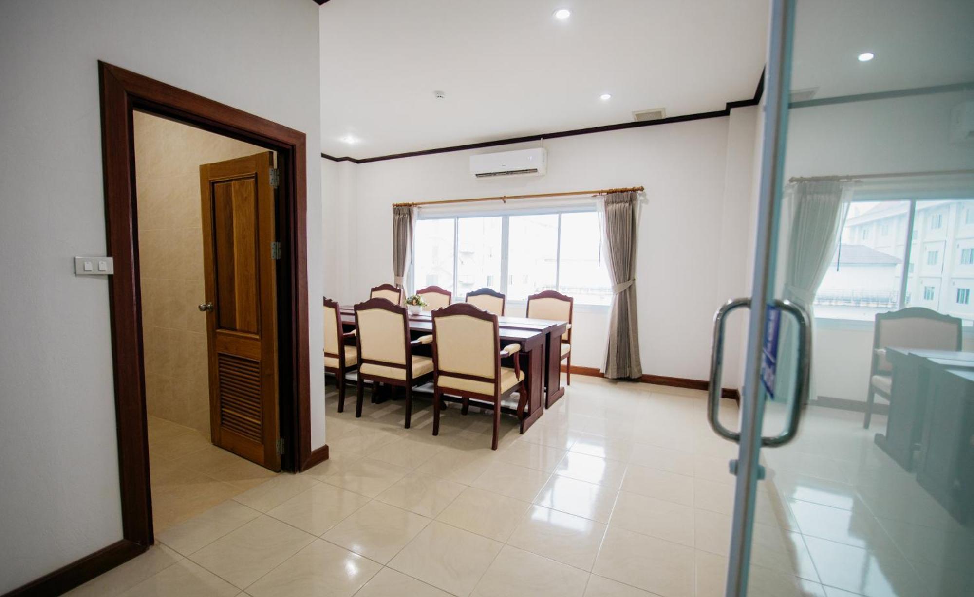 Sisombat Plaza Hotel Vang Vieng Esterno foto
