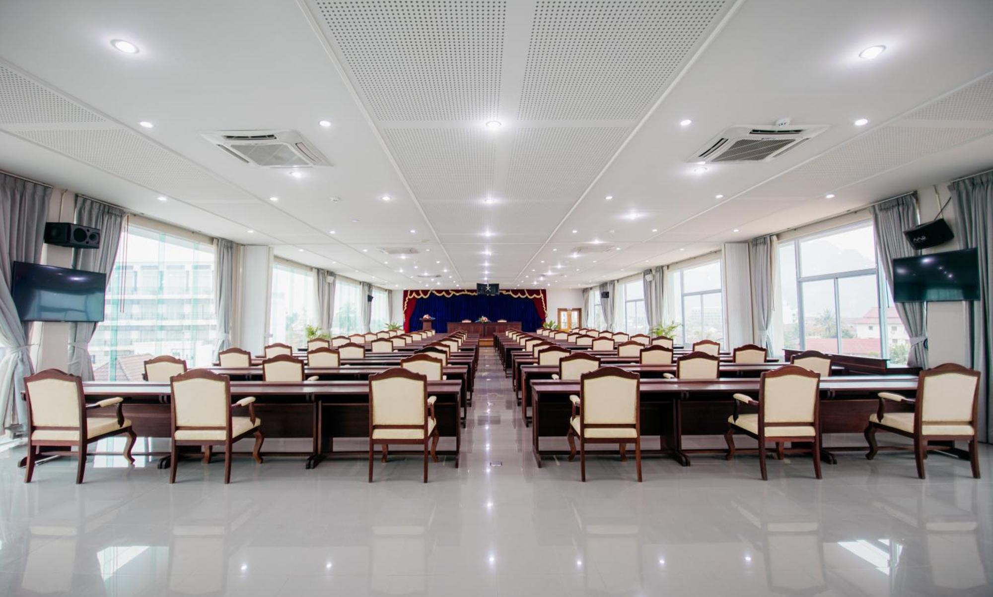 Sisombat Plaza Hotel Vang Vieng Esterno foto