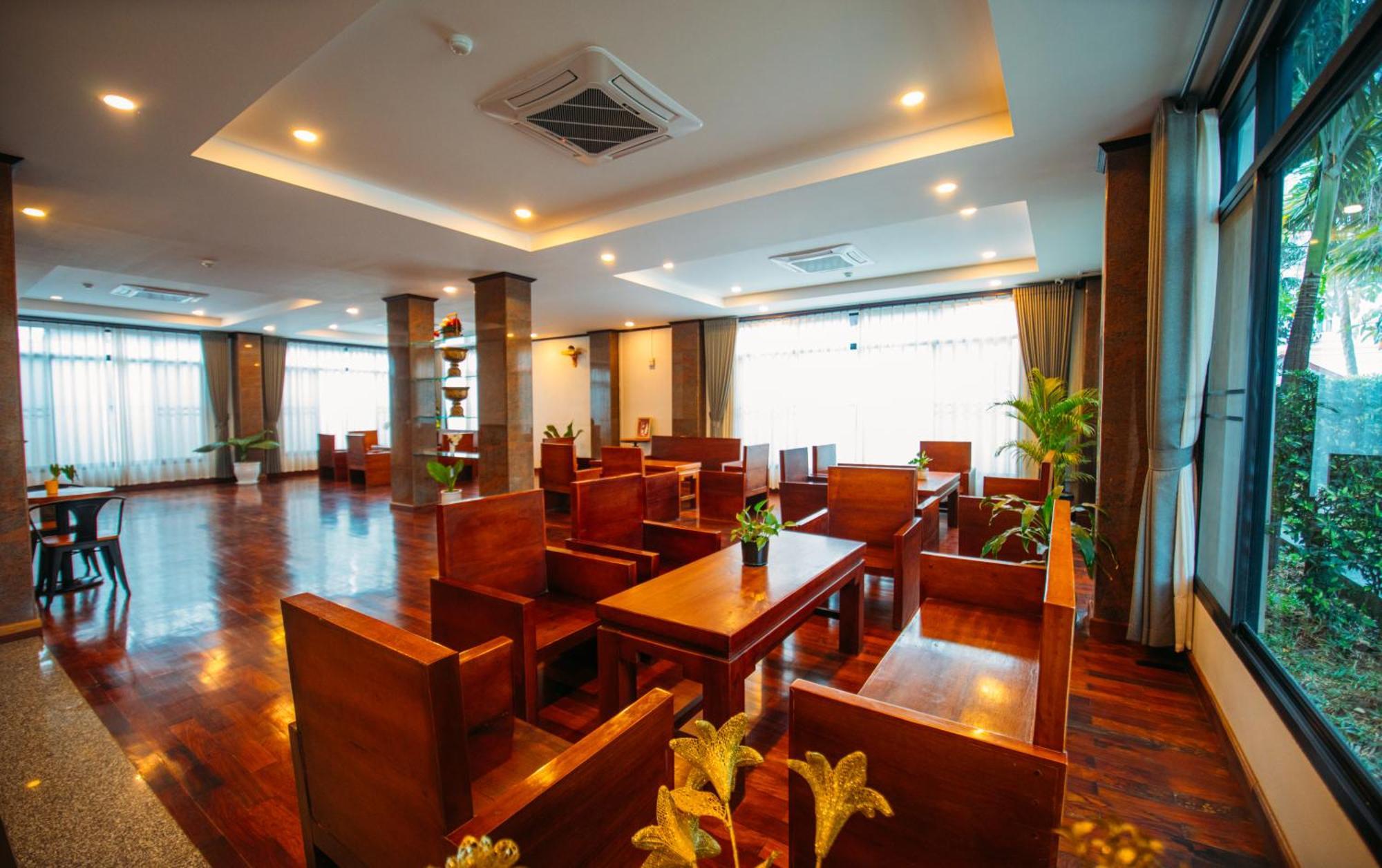 Sisombat Plaza Hotel Vang Vieng Esterno foto
