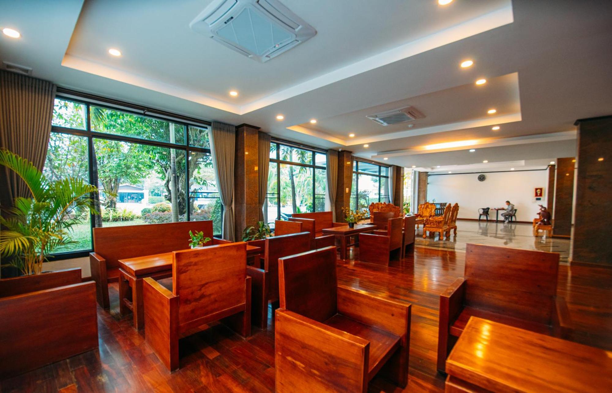 Sisombat Plaza Hotel Vang Vieng Esterno foto