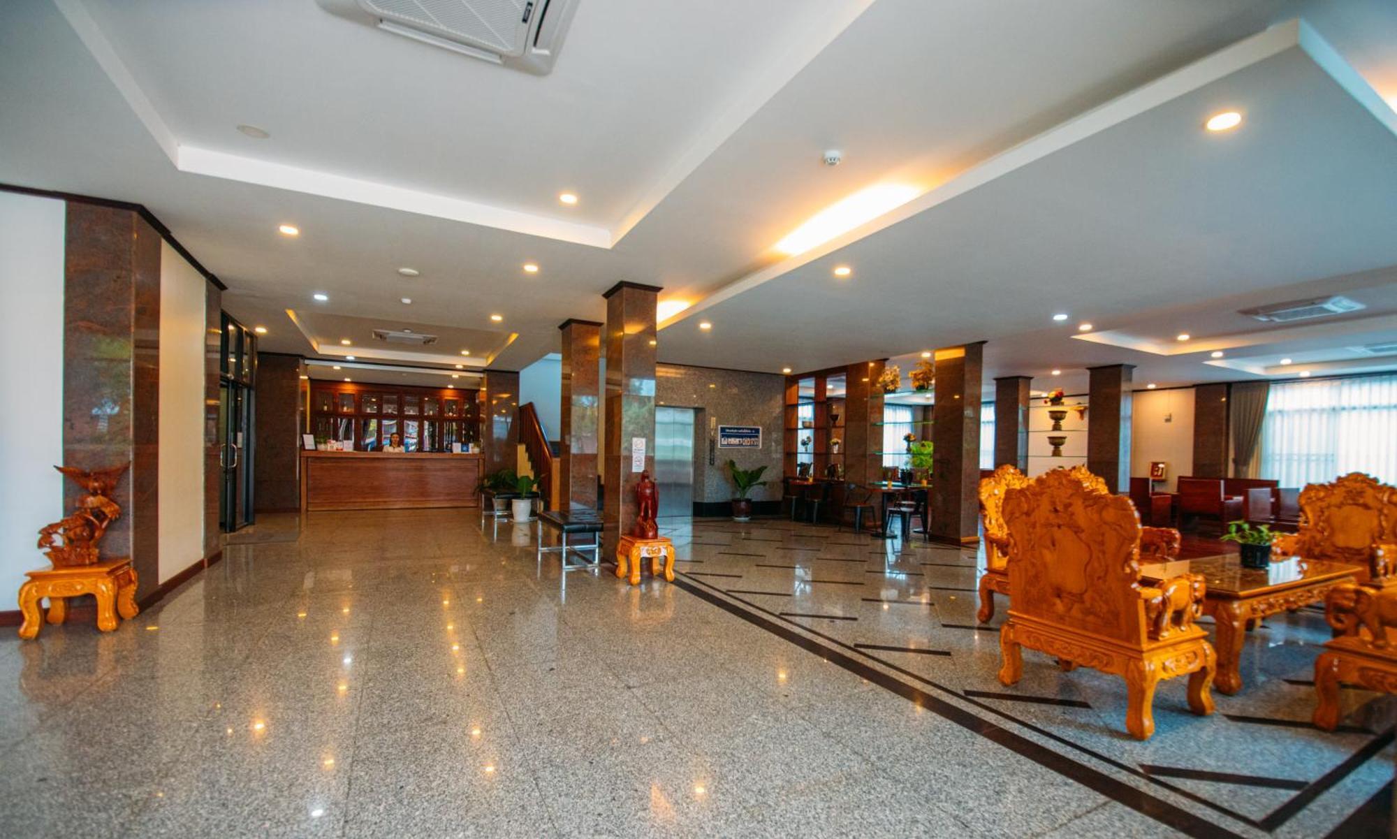 Sisombat Plaza Hotel Vang Vieng Esterno foto