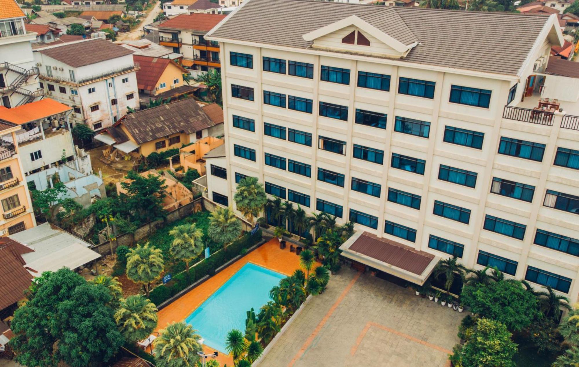 Sisombat Plaza Hotel Vang Vieng Esterno foto
