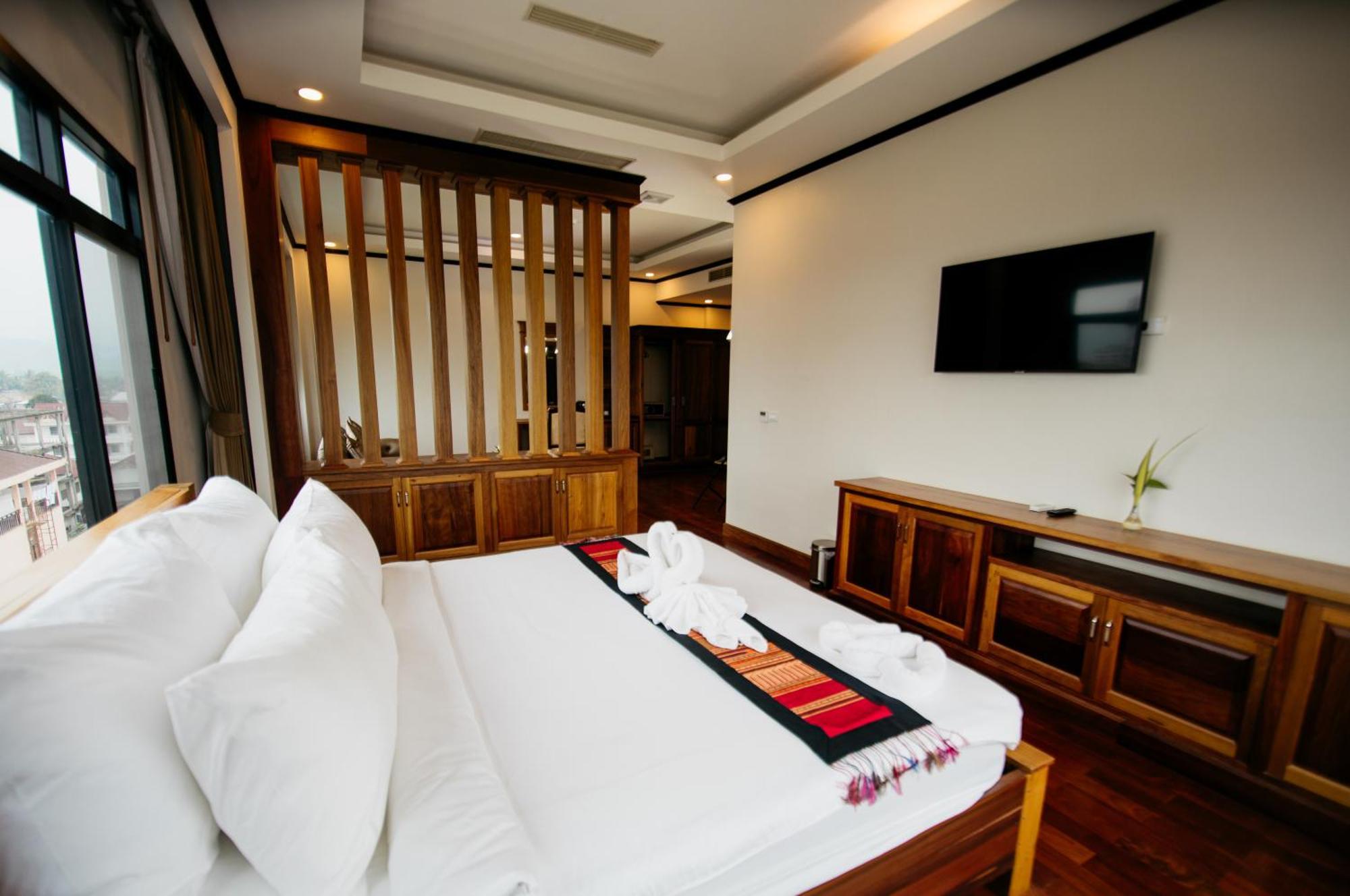 Sisombat Plaza Hotel Vang Vieng Esterno foto