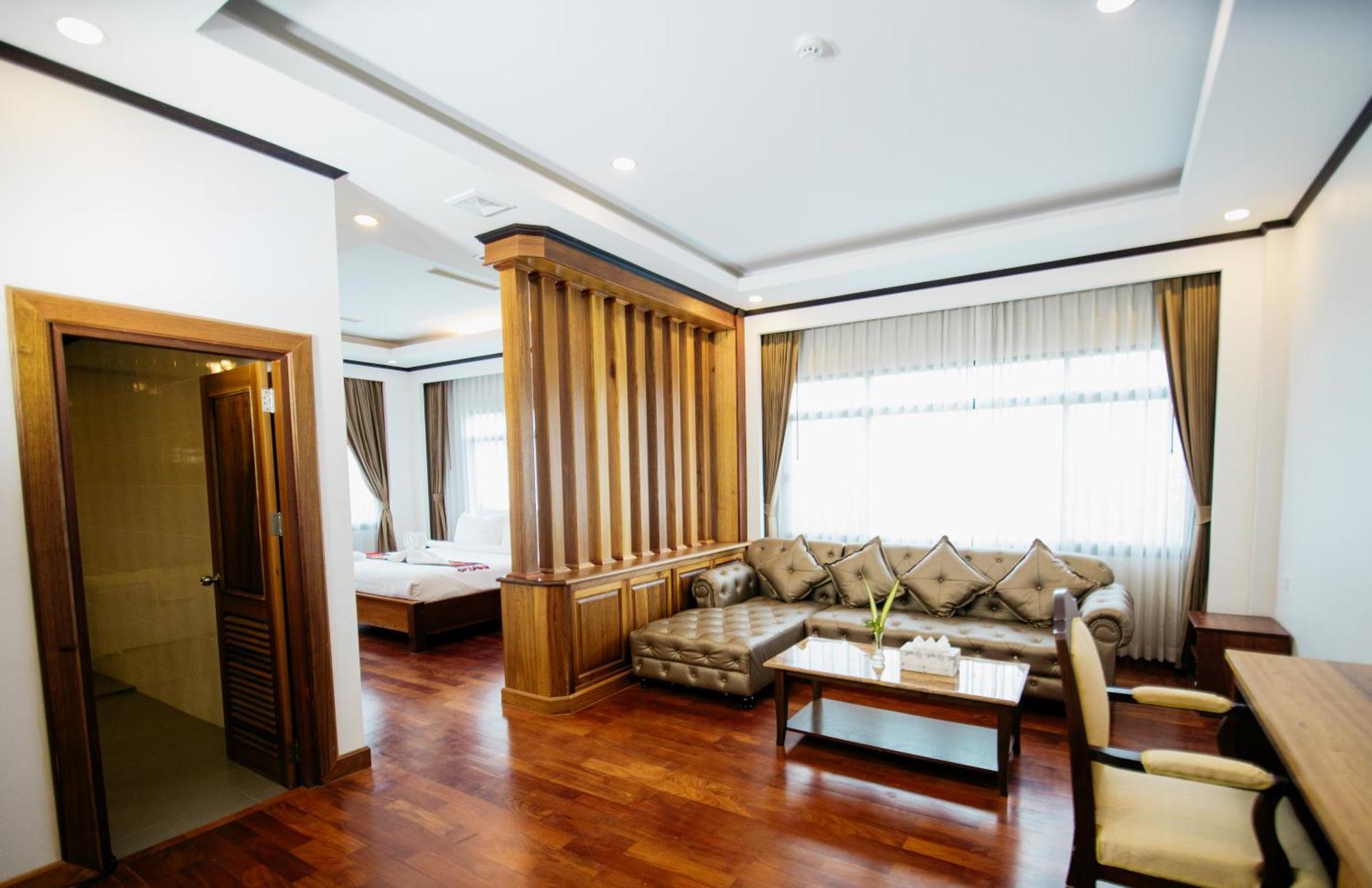Sisombat Plaza Hotel Vang Vieng Esterno foto