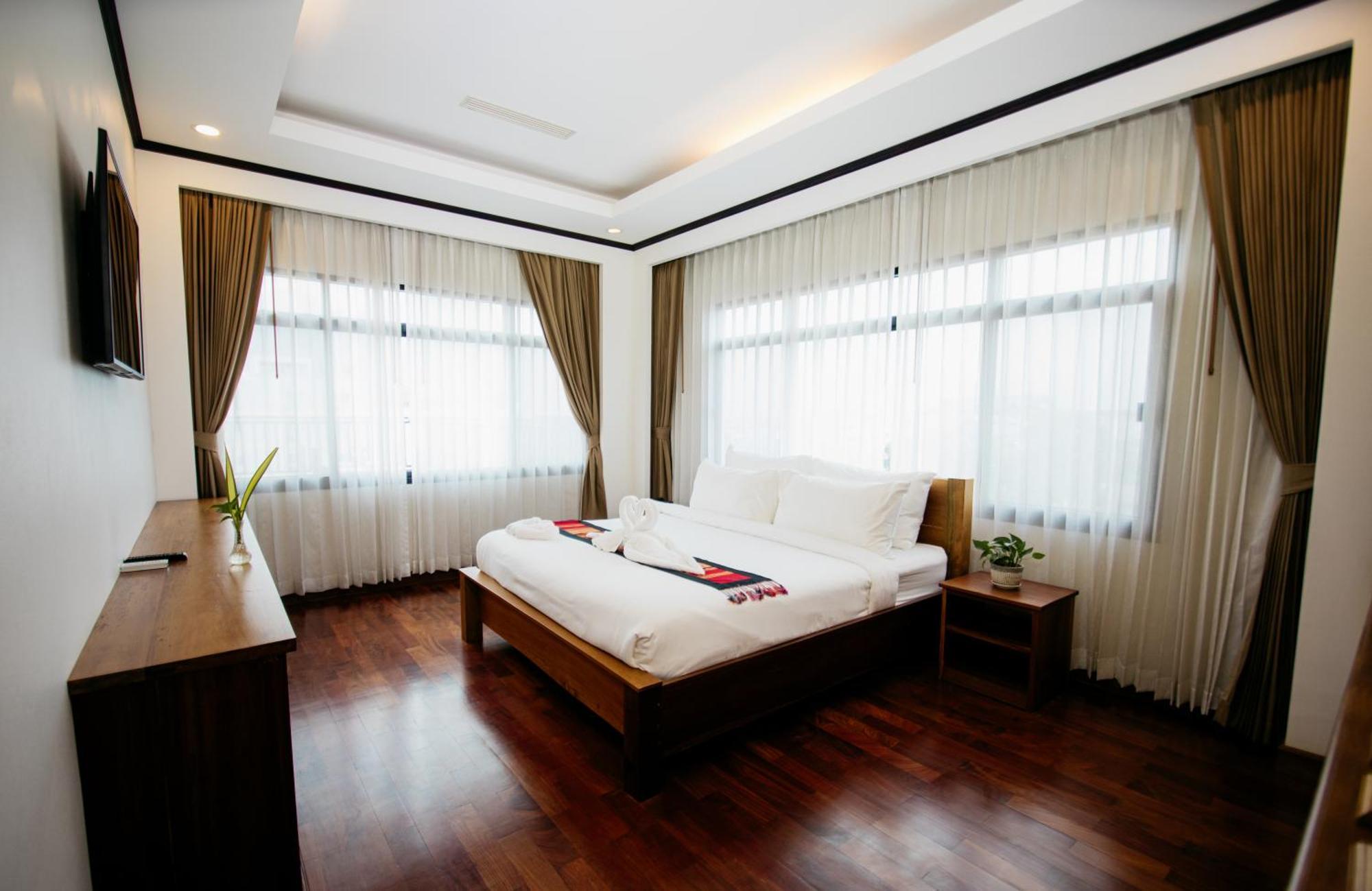 Sisombat Plaza Hotel Vang Vieng Esterno foto