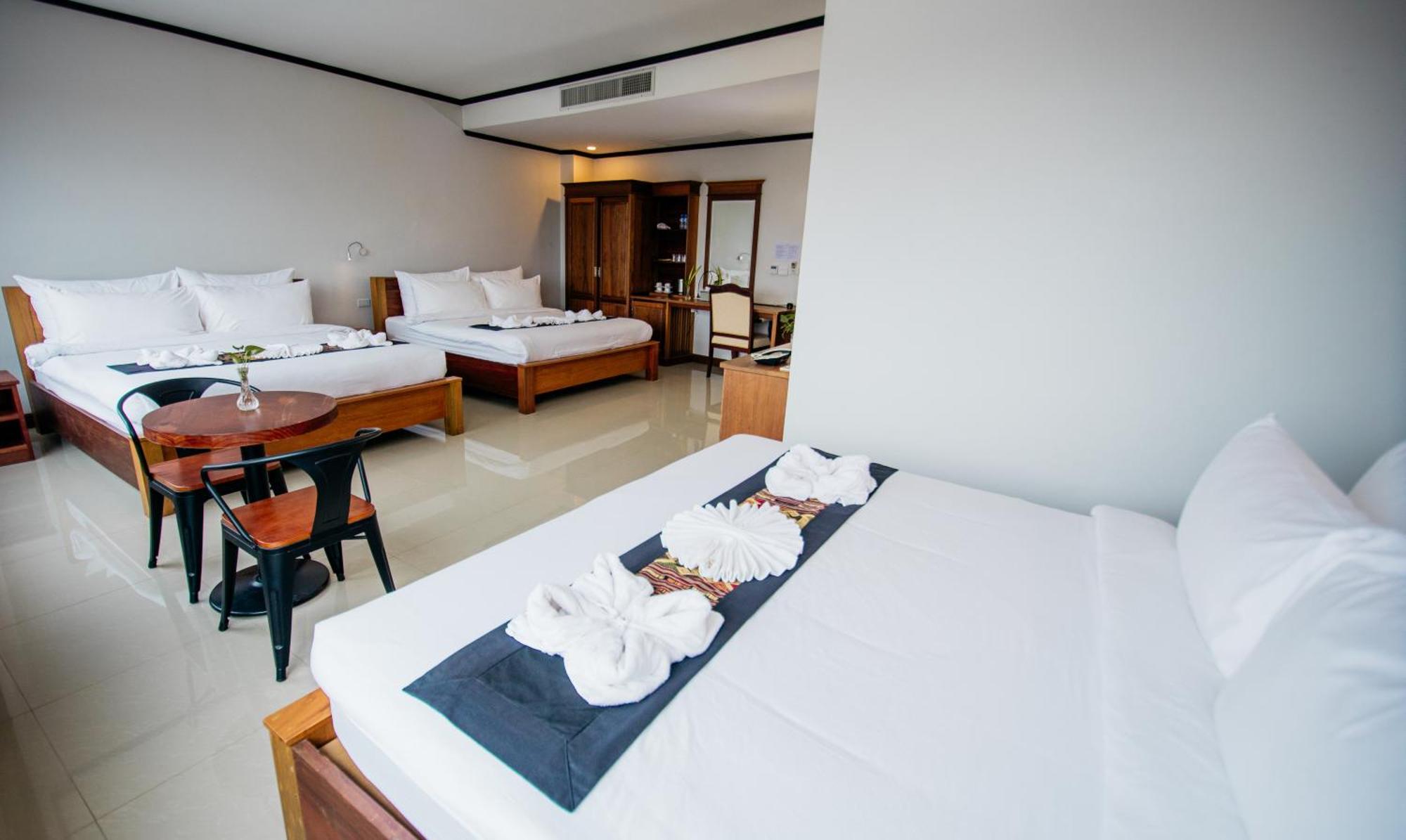 Sisombat Plaza Hotel Vang Vieng Esterno foto