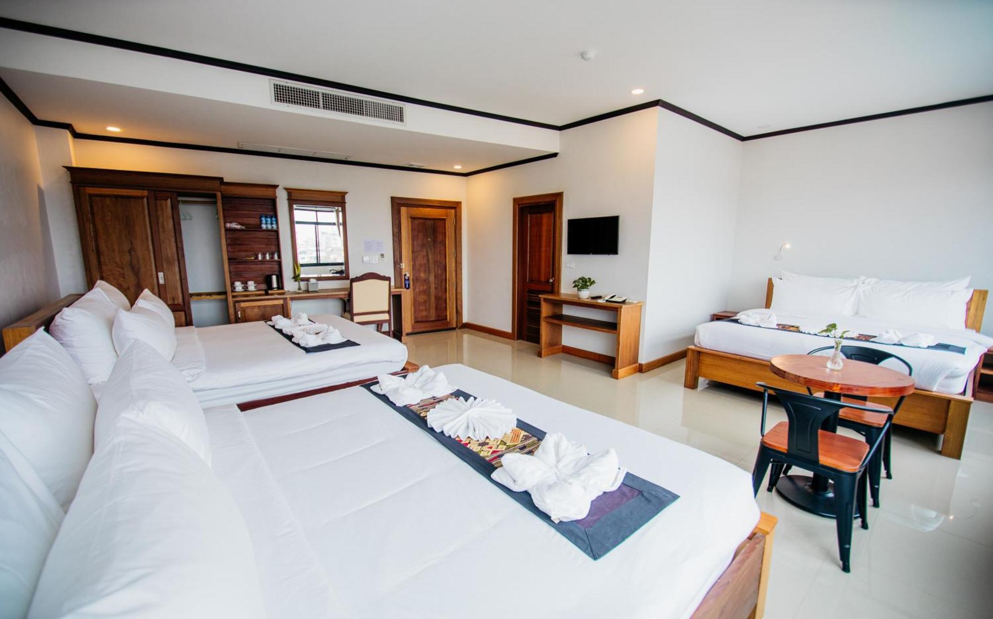 Sisombat Plaza Hotel Vang Vieng Esterno foto