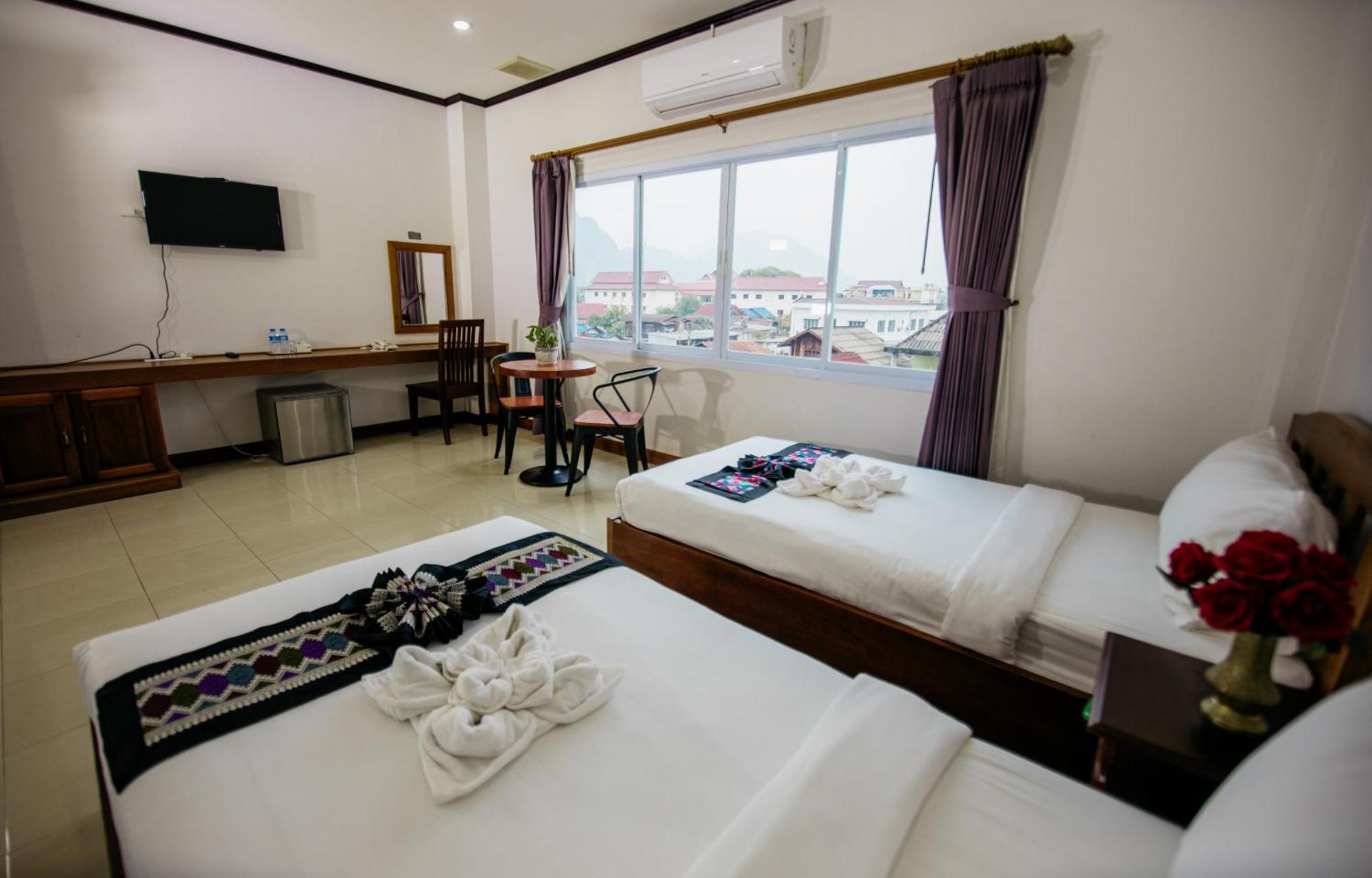Sisombat Plaza Hotel Vang Vieng Esterno foto