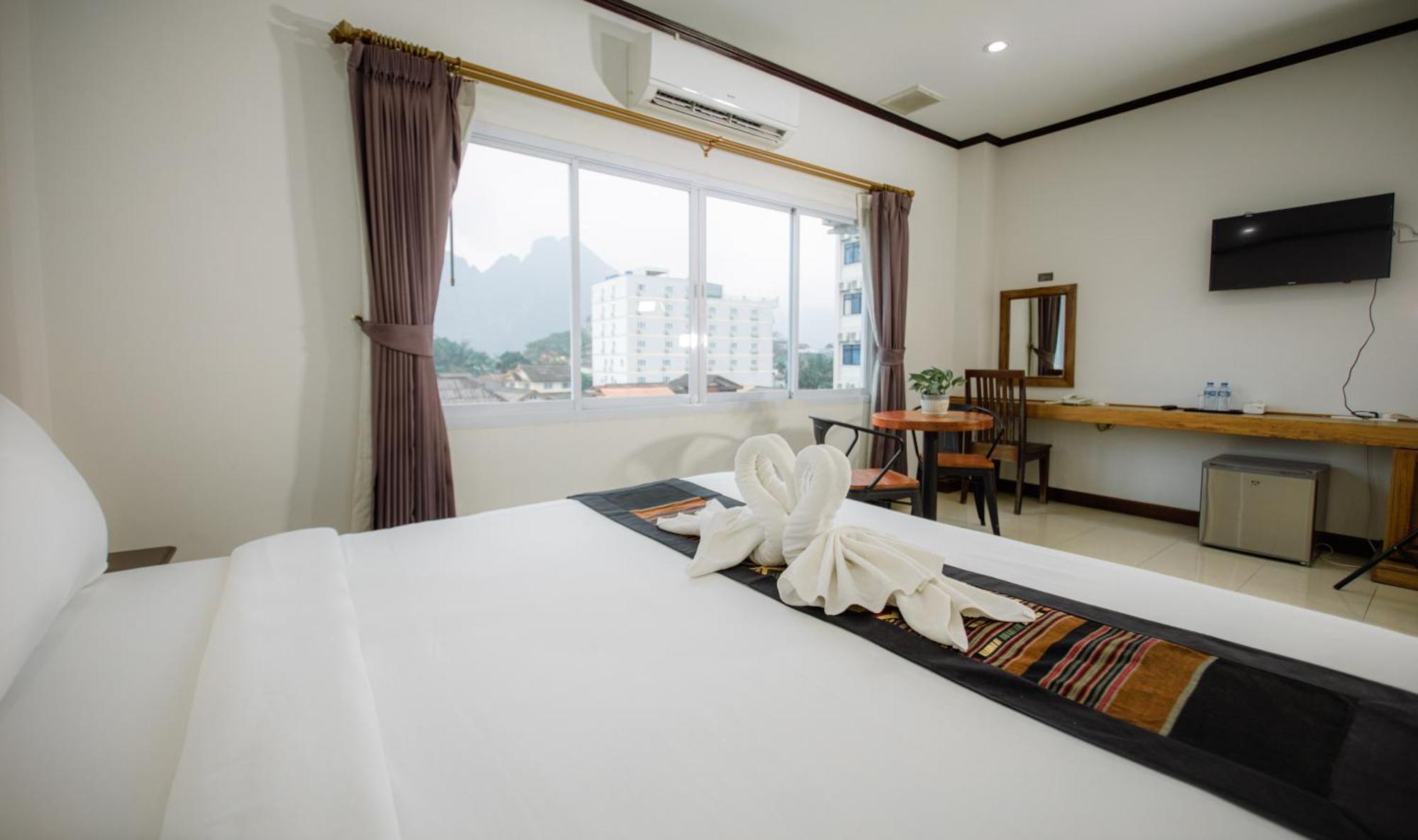 Sisombat Plaza Hotel Vang Vieng Esterno foto
