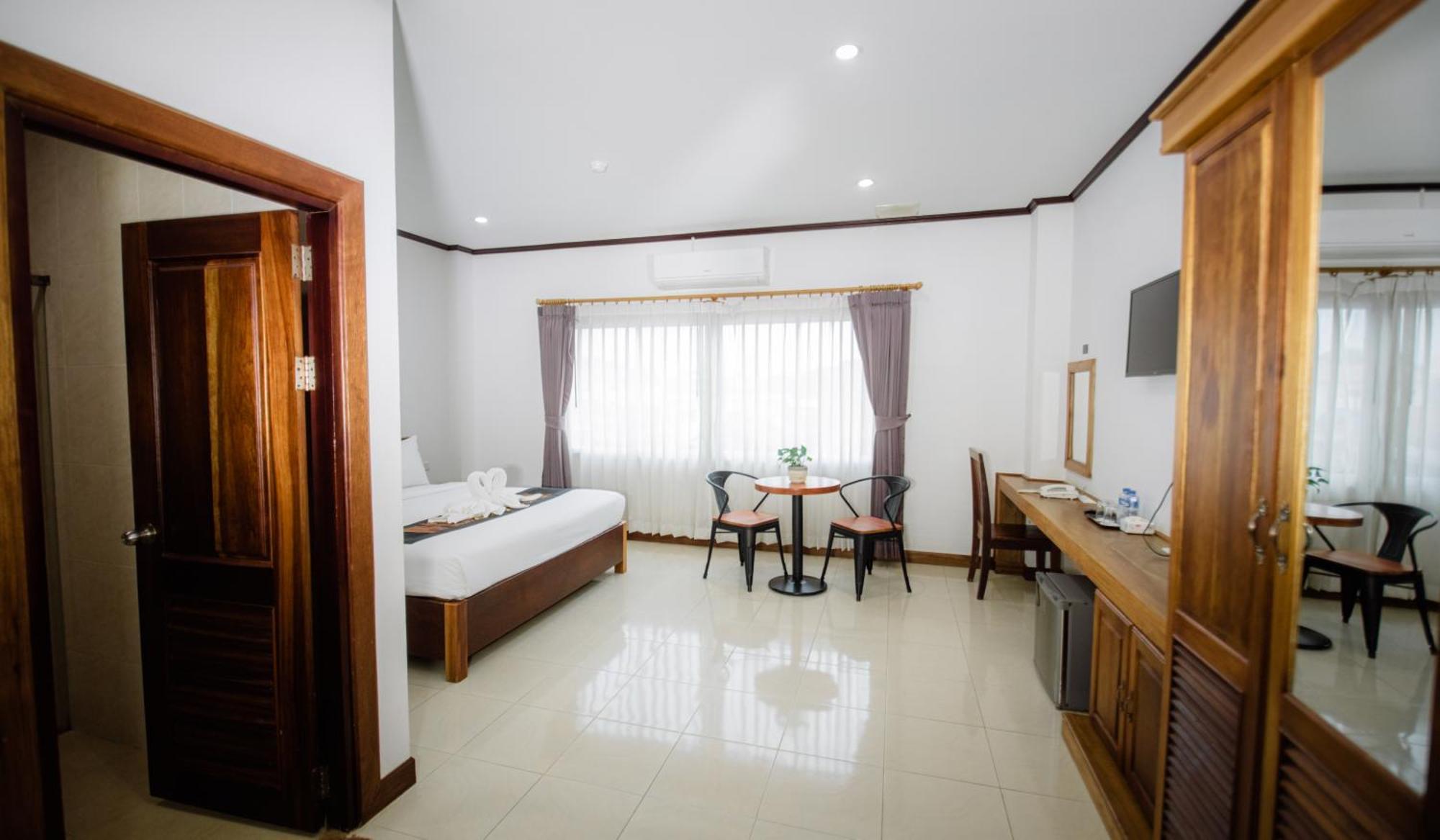 Sisombat Plaza Hotel Vang Vieng Esterno foto
