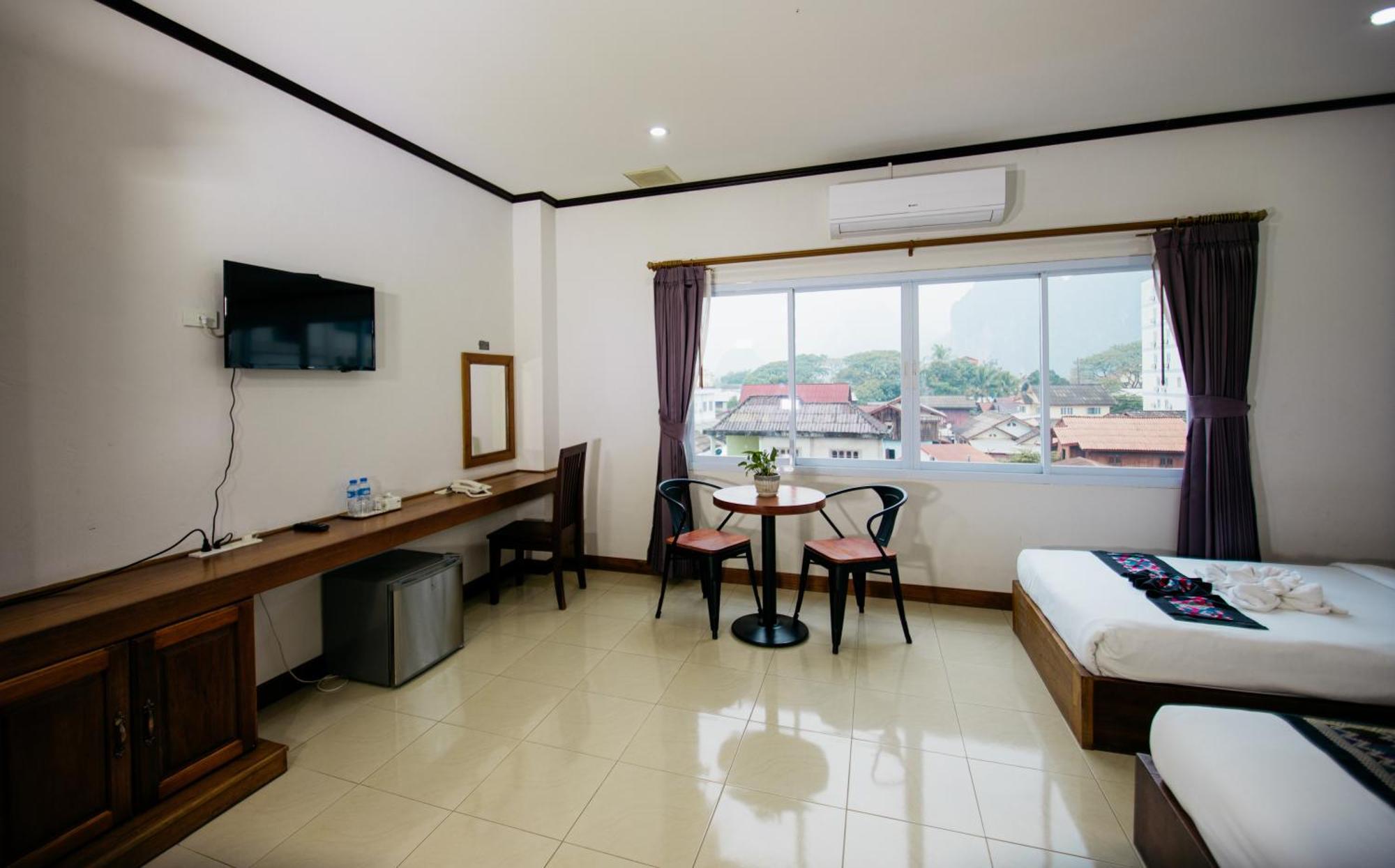 Sisombat Plaza Hotel Vang Vieng Esterno foto