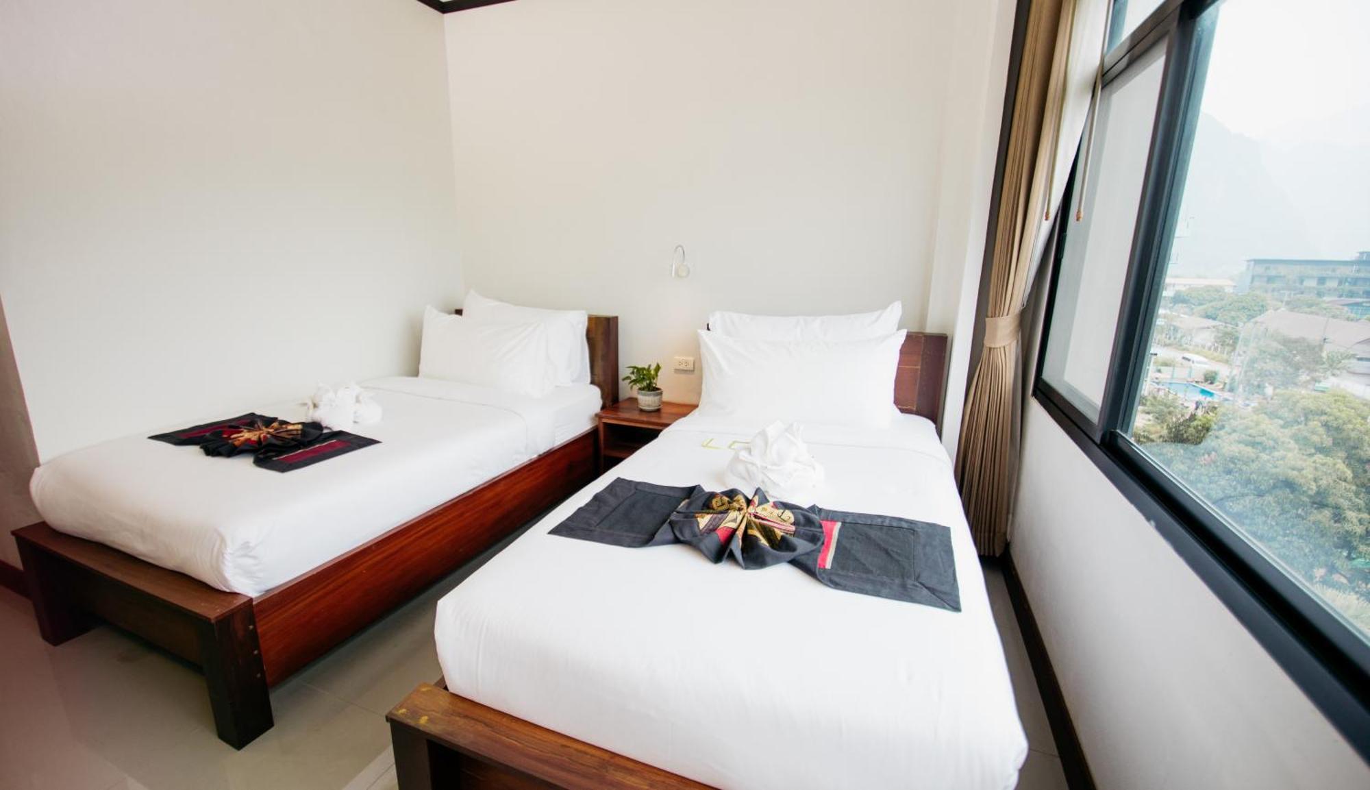 Sisombat Plaza Hotel Vang Vieng Esterno foto