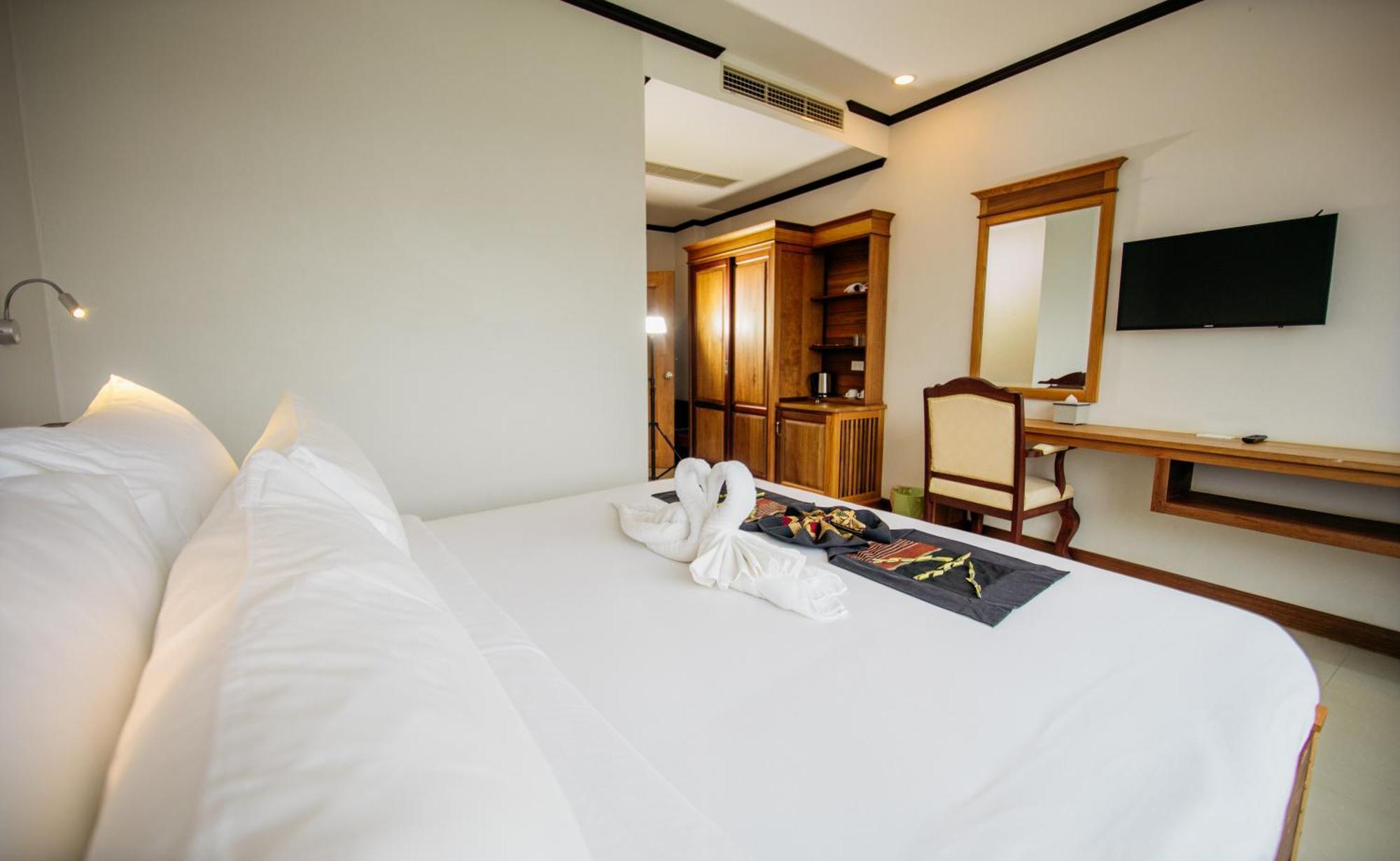 Sisombat Plaza Hotel Vang Vieng Esterno foto