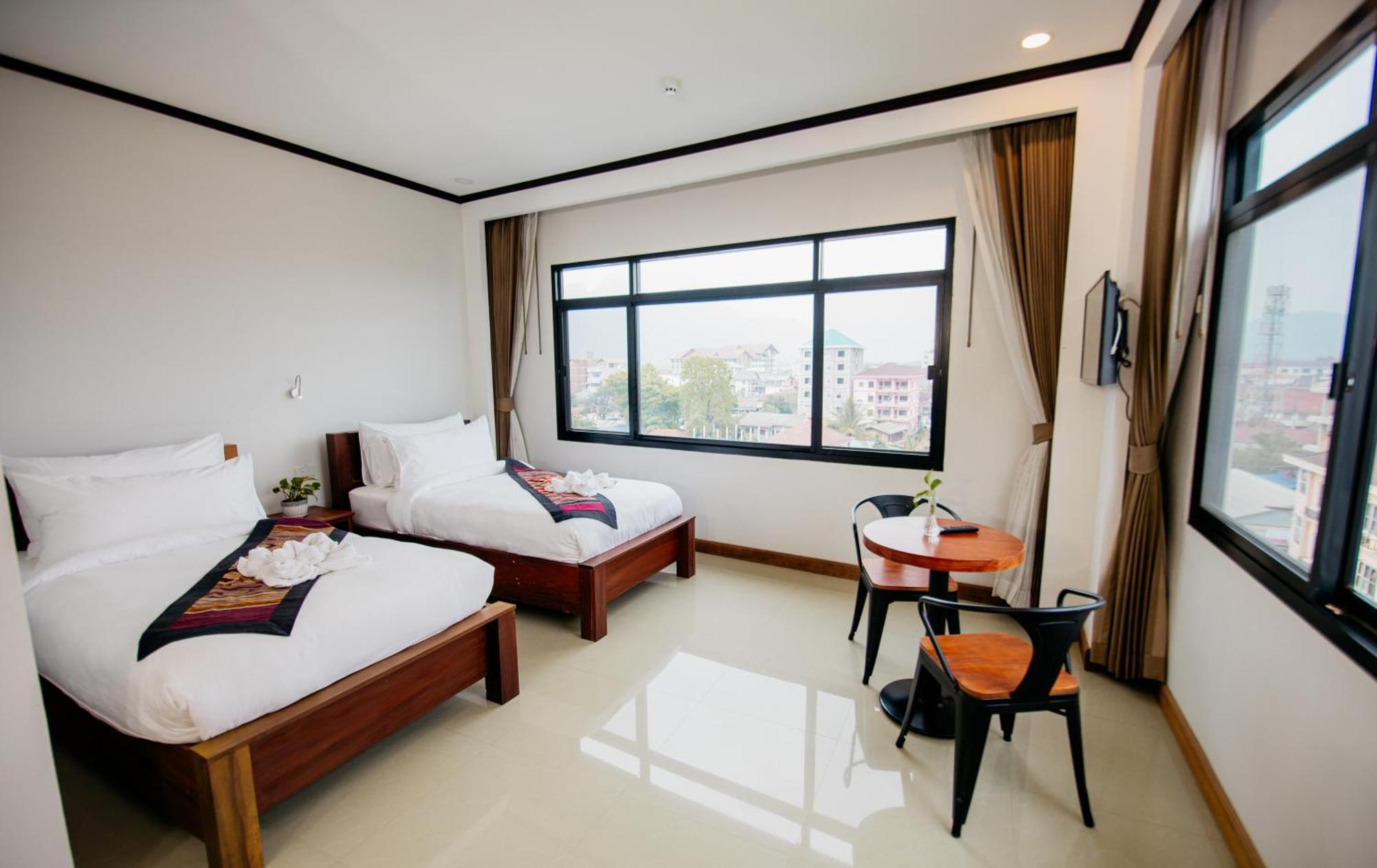 Sisombat Plaza Hotel Vang Vieng Esterno foto